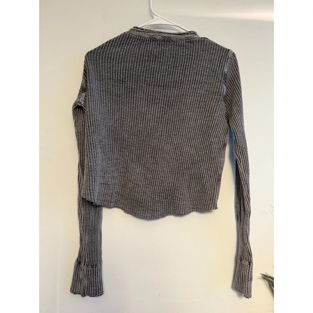 Free People We The Free Grey Waffle Knit Thermal Henley Cropped Top Womens M